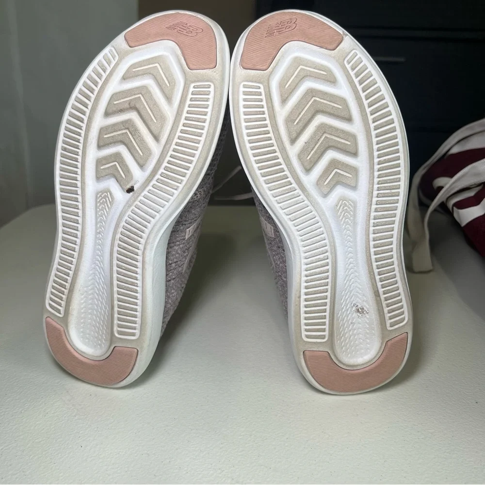 New Balance Women’s Pink FuelCore Coast Size 6.5 Sporty Lightweight Trendy - Picture 7 of 9